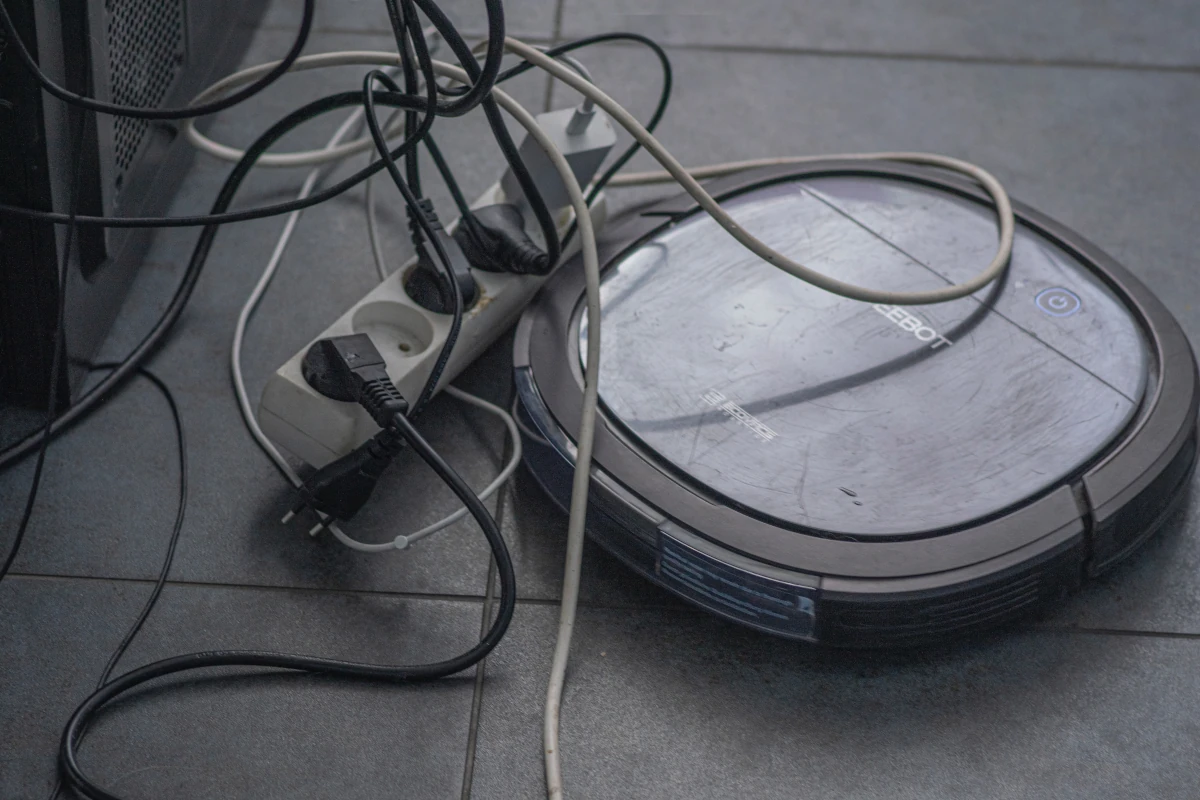 old-roomba-vacuum-cleaner